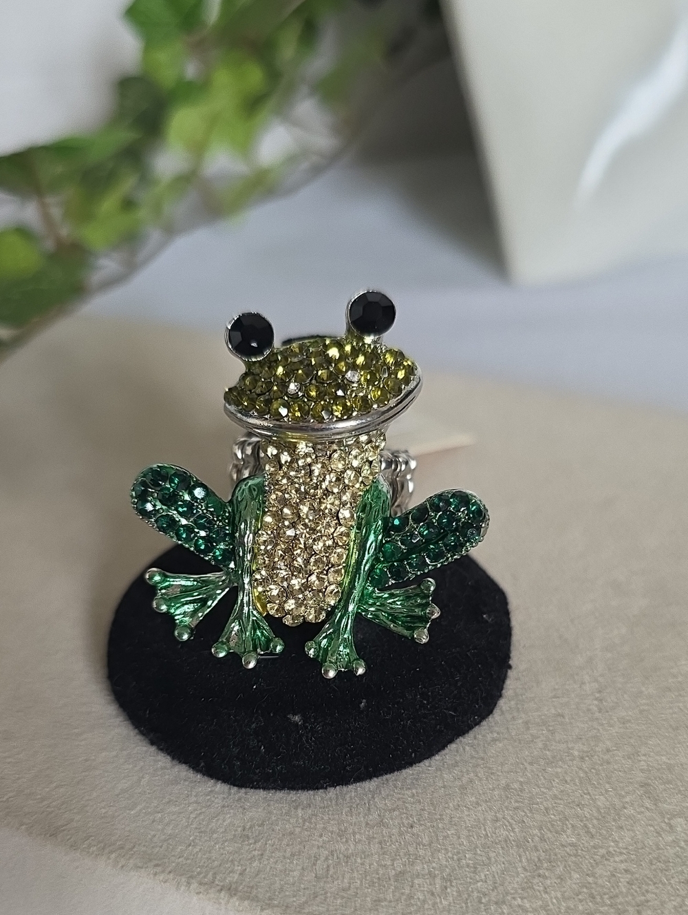 ​Whimsical Crystal Frog Statement Ring Stretchy Band Silver Tone